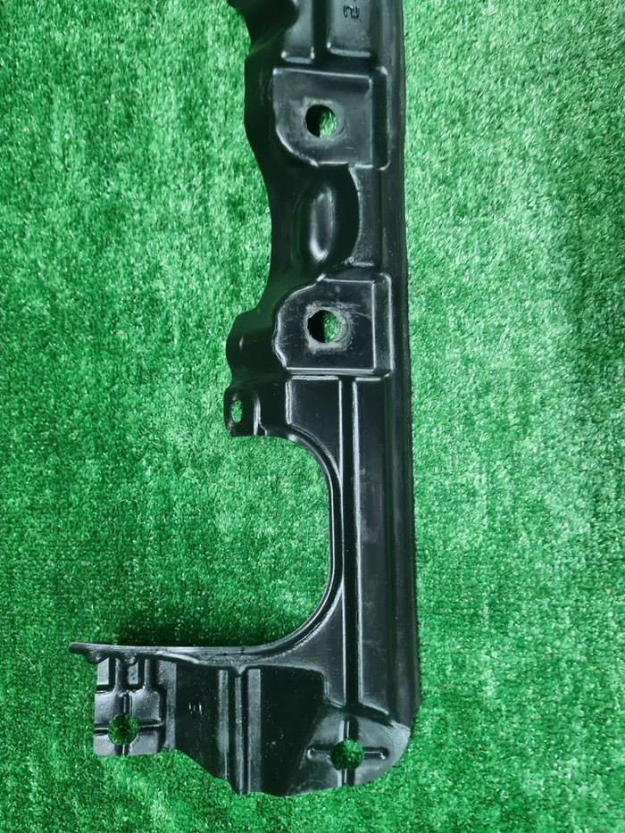 Пыльник переднего бампера Toyota Fortuner 2 (2015-2020)