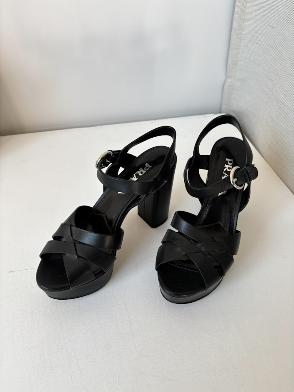 Кожаные босоножки Prada, 35,5