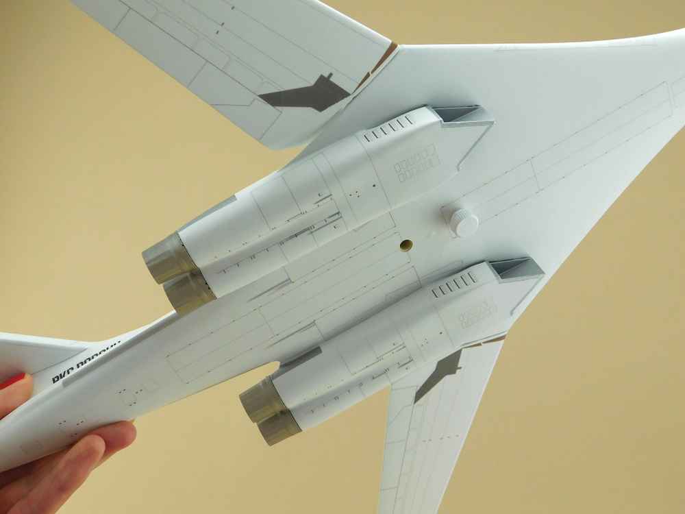 Модель самолета Ту-160М (М1:100, 06,RF-94105, Илья Муромец)