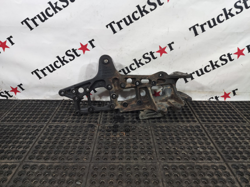 Кронштейн передней рессоры левый