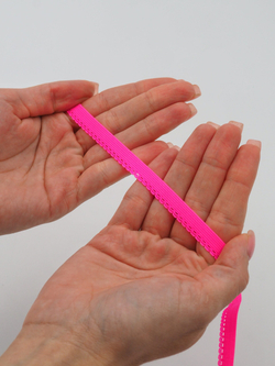 Бельевая резинка розовая неоновая ажурная ширина 10 мм с учетом фестона