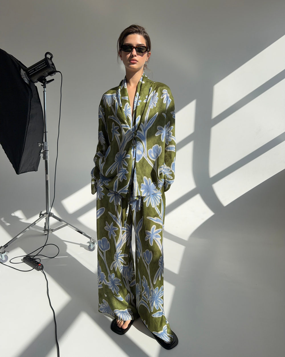 Брюки из вискозы цветы зеленый