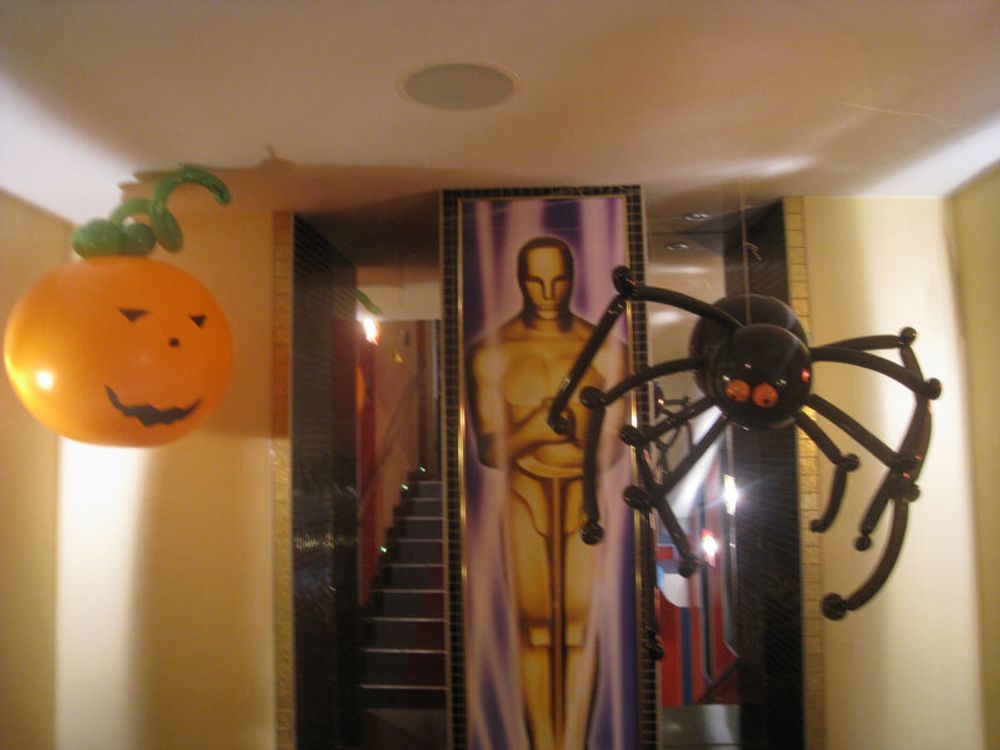 Оформление воздушными шарами календарных праздников