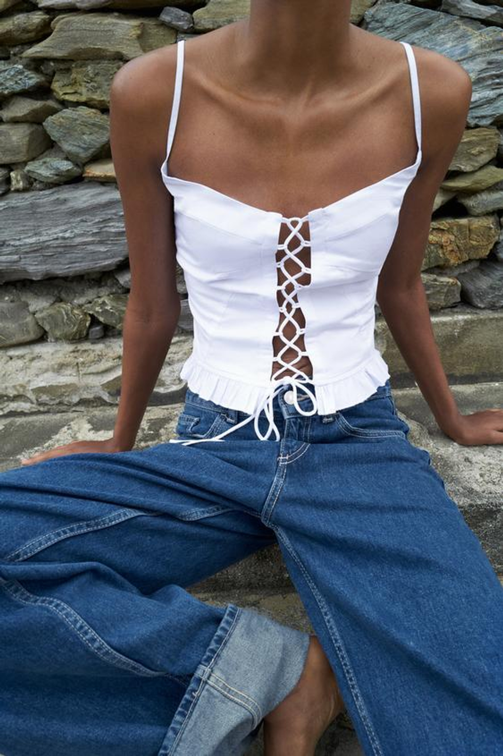 ZARA ТОП ИЗ ГАБАРДИНА СО ШНУРОВКОЙ И ЗАВЯЗКАМИ, БЕЛЫЙ