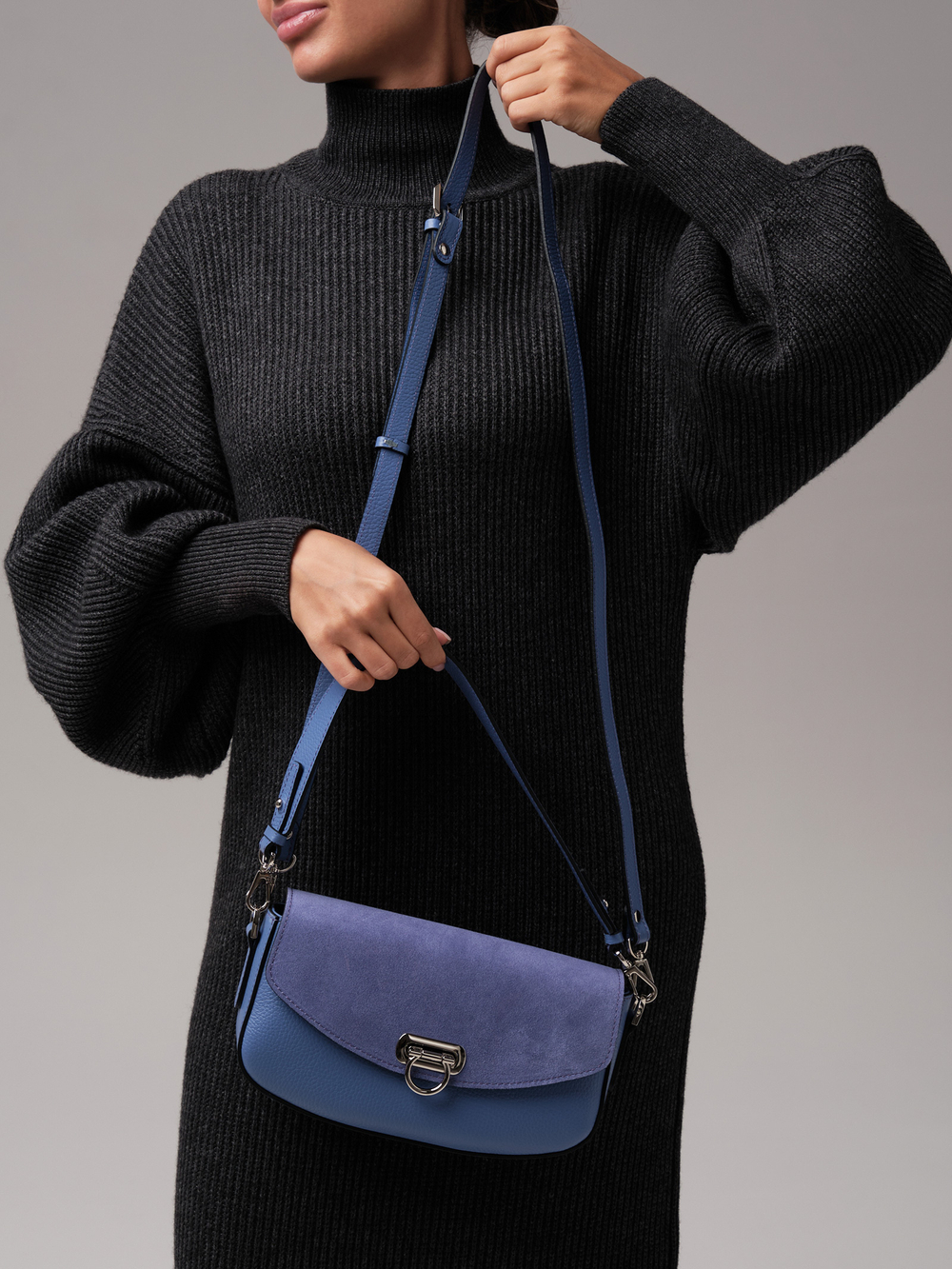 Сумка замшевая на плечо багет сиреневый закат