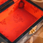 Лаковая шкатулка с инкрустацией и бархатной отделкой