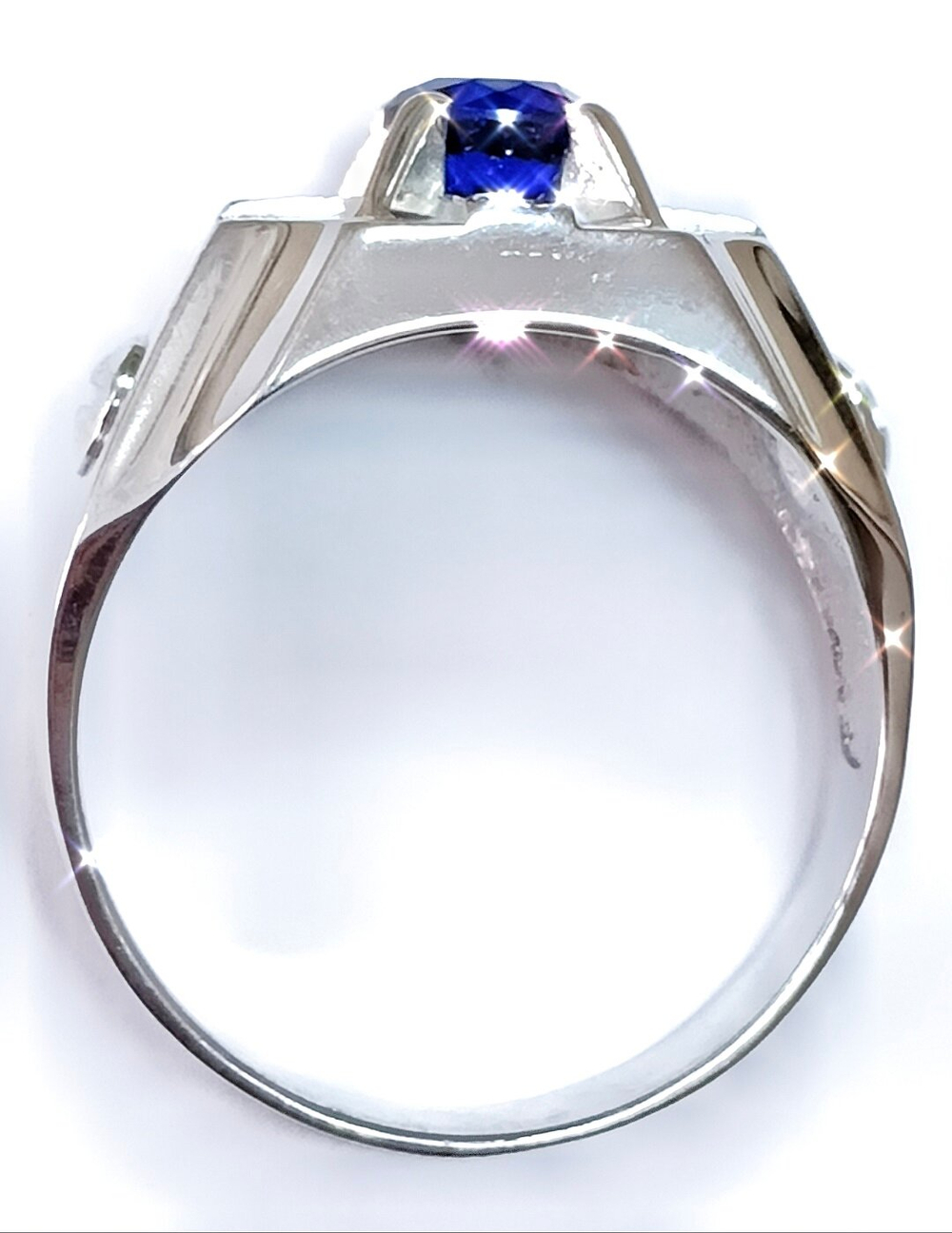 Ювелирное мужское кольцо из серебра 925 пробы