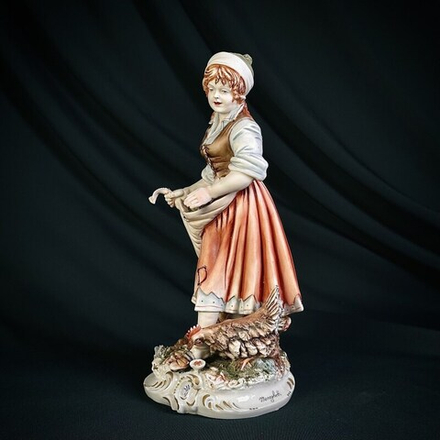 Винтаж: Скульптура «Девушка с яблоками»