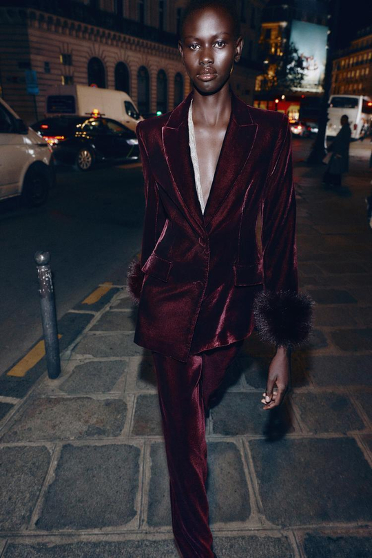 ZARA БЛЕЙЗЕР ИЗ БАРХАТА С МАНЖЕТАМИ ИЗ ИСКУССТВЕННОГО МЕХ, ГРАНАТОВЫЙА