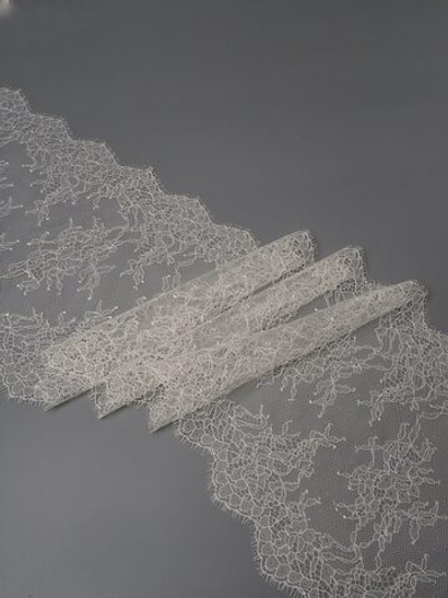 Кружево шантильи айвори неэластичное ширина 22 см длина 1.45 м