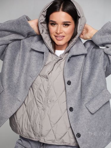 Серое пальто-пиджак с утепленным жилетом