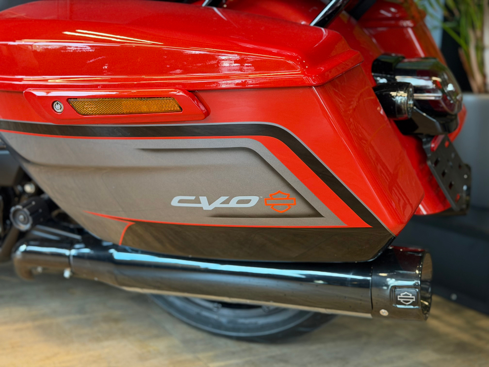 CVO Street Glide Limited "Citrus Heat CVO Tri-Tone" (2026)