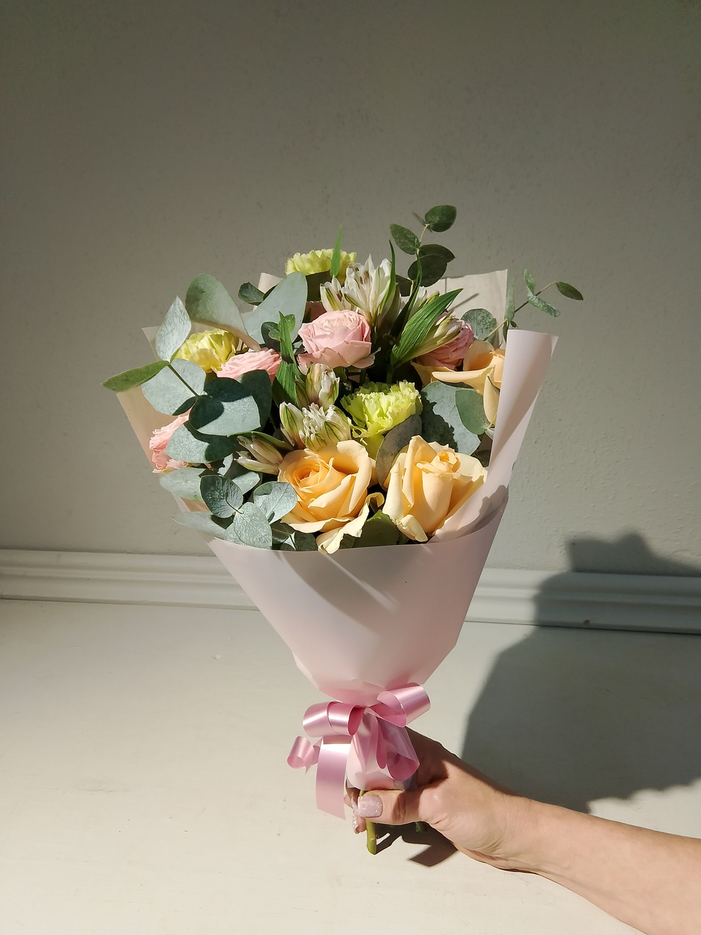 Летний солнечный букет с танацетумом и ароматными пионами Сара Бернард (С0034)