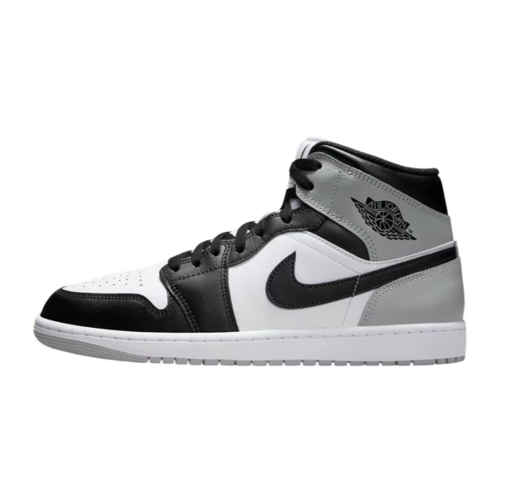 alt="Air Jordan 1 Mid Black Smoke Grey 554725-073 вид сбоку на белом фоне"