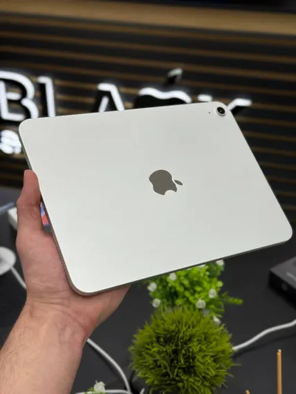 БУ планшет Apple iPad 11 2025 silver 100% (MY37FTG2RR) + клавиатура и коврик
