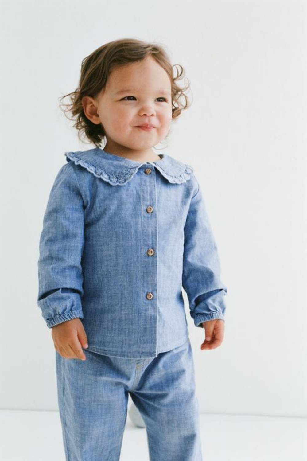 ZARA БЛУЗА ИЗ СТРУЯЩЕЙСЯ ДЖИНСОВОЙ ТКАНИ, ВЫЦВЕТШИЙ СИНИЙ