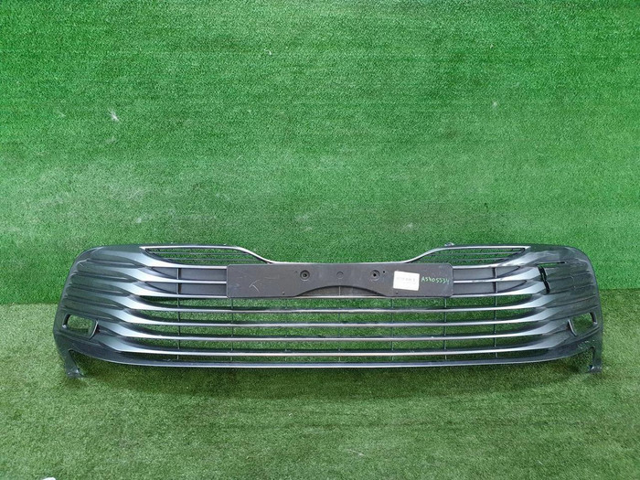 Решетка переднего бампера Toyota Camry xv70 (2017-2021)