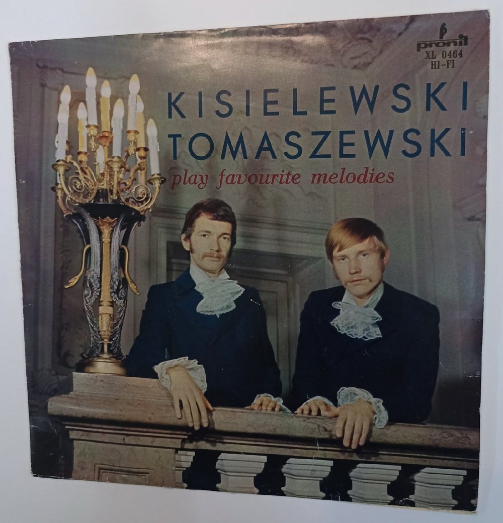 Винтажная виниловая пластинка Duet Fortepianowy Waclaw Kisielewski Marek Tomaszewski Play Favourite Melodies Дуэт Фортепианистов (Poland 1968)