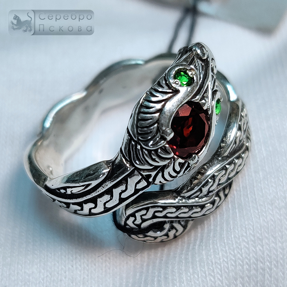 Кольцо "Змея" с гранатом