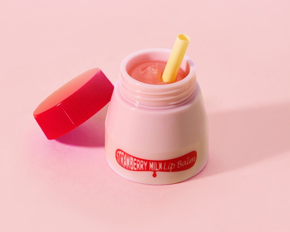 Welcos Kwailnara Strawberry Milk Lip Balm бальзам для губ с экстрактом клубники