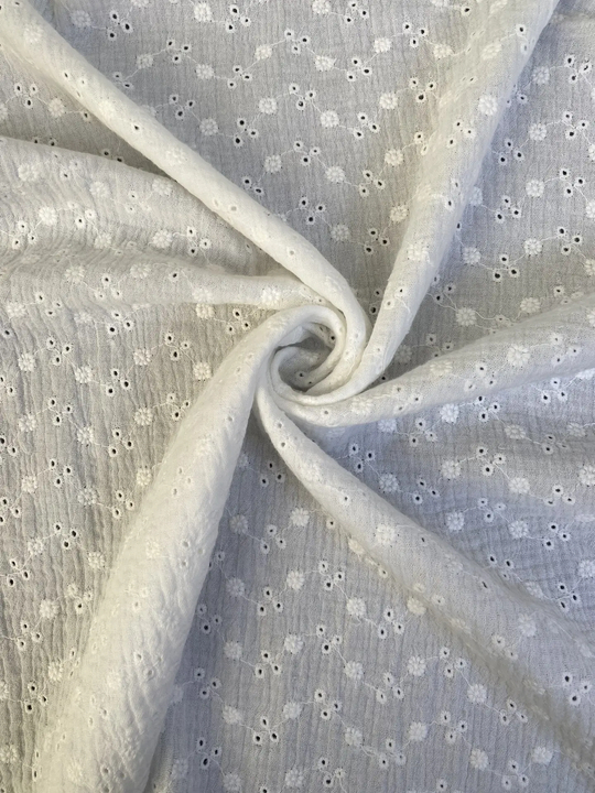 Муслин с вышивкой мелкие цветы, молочный DC04088-11