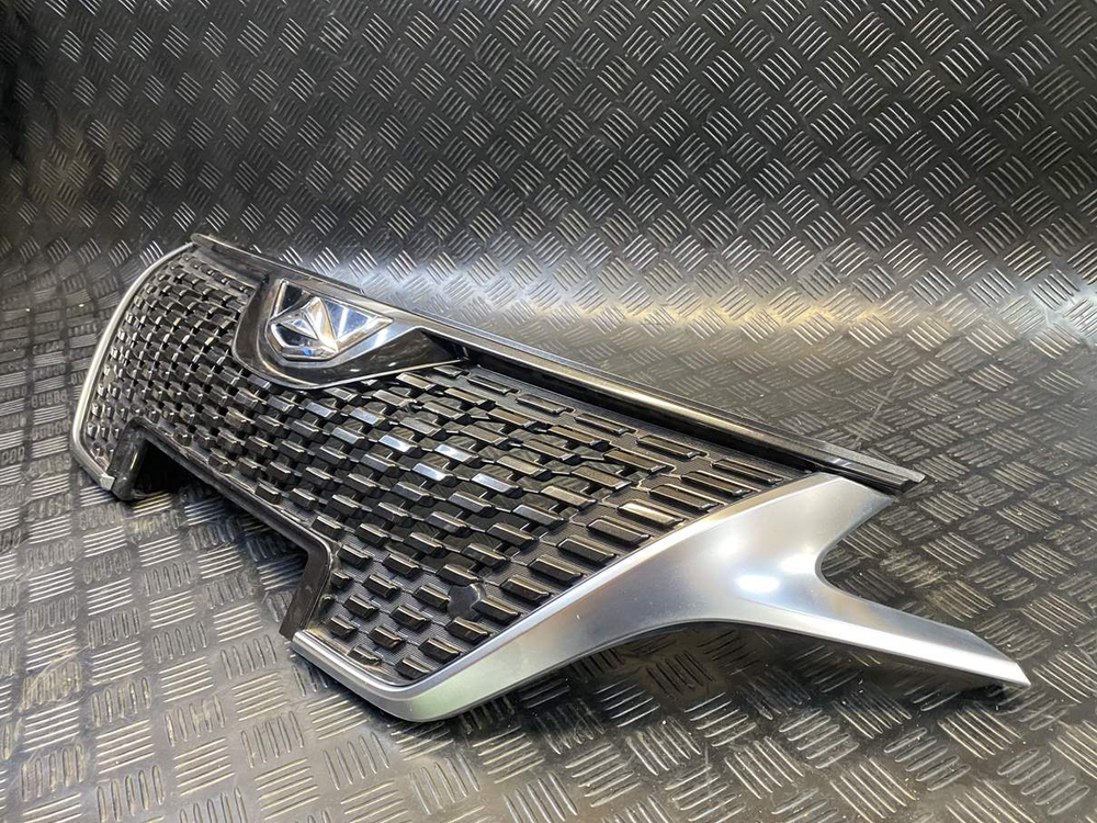 решетка радиатора Toyota Allion ZRT260 2017