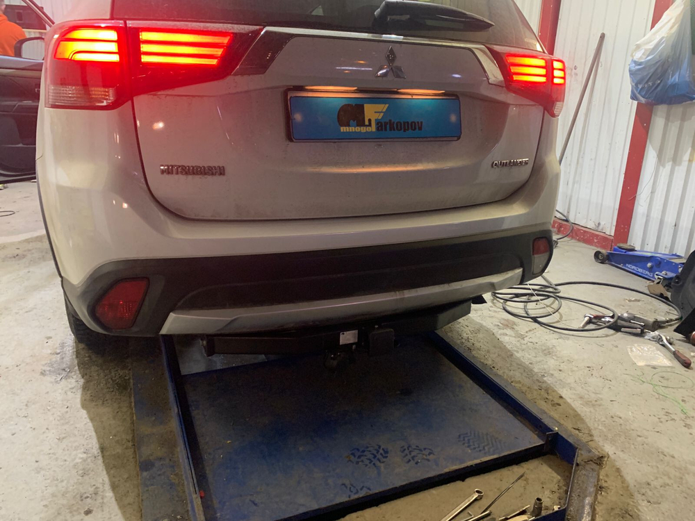 Фаркоп Бизон на Mitsubishi Outlander FA 0995-E (с 2012 по 2018 г.в.с 2018 г.в.) (паспорт и сертификат в комплекте)(без электрики)