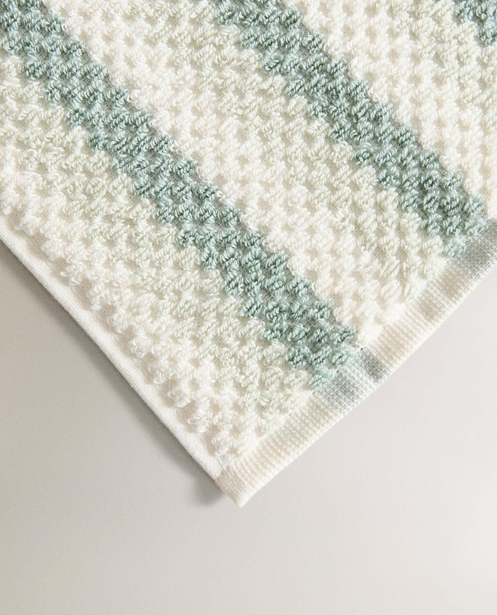 Zara Home - Жаккардовое банное полотенце с геометрическим рисунком, синий, 90х150 см