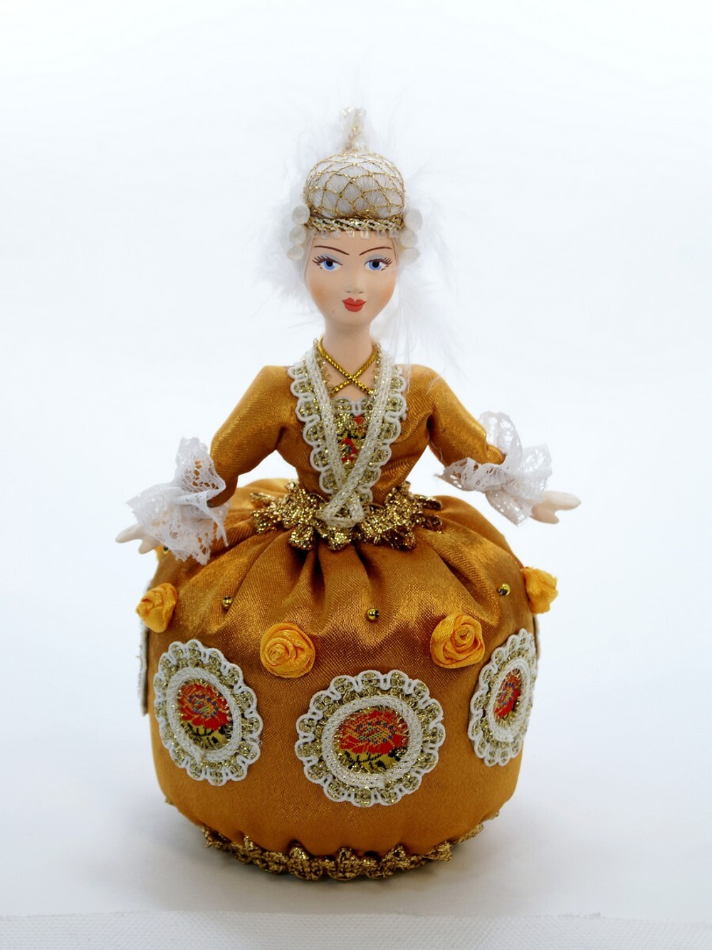 Кукла-игольница Золушка в бальном платье в стиле рококо 18 век