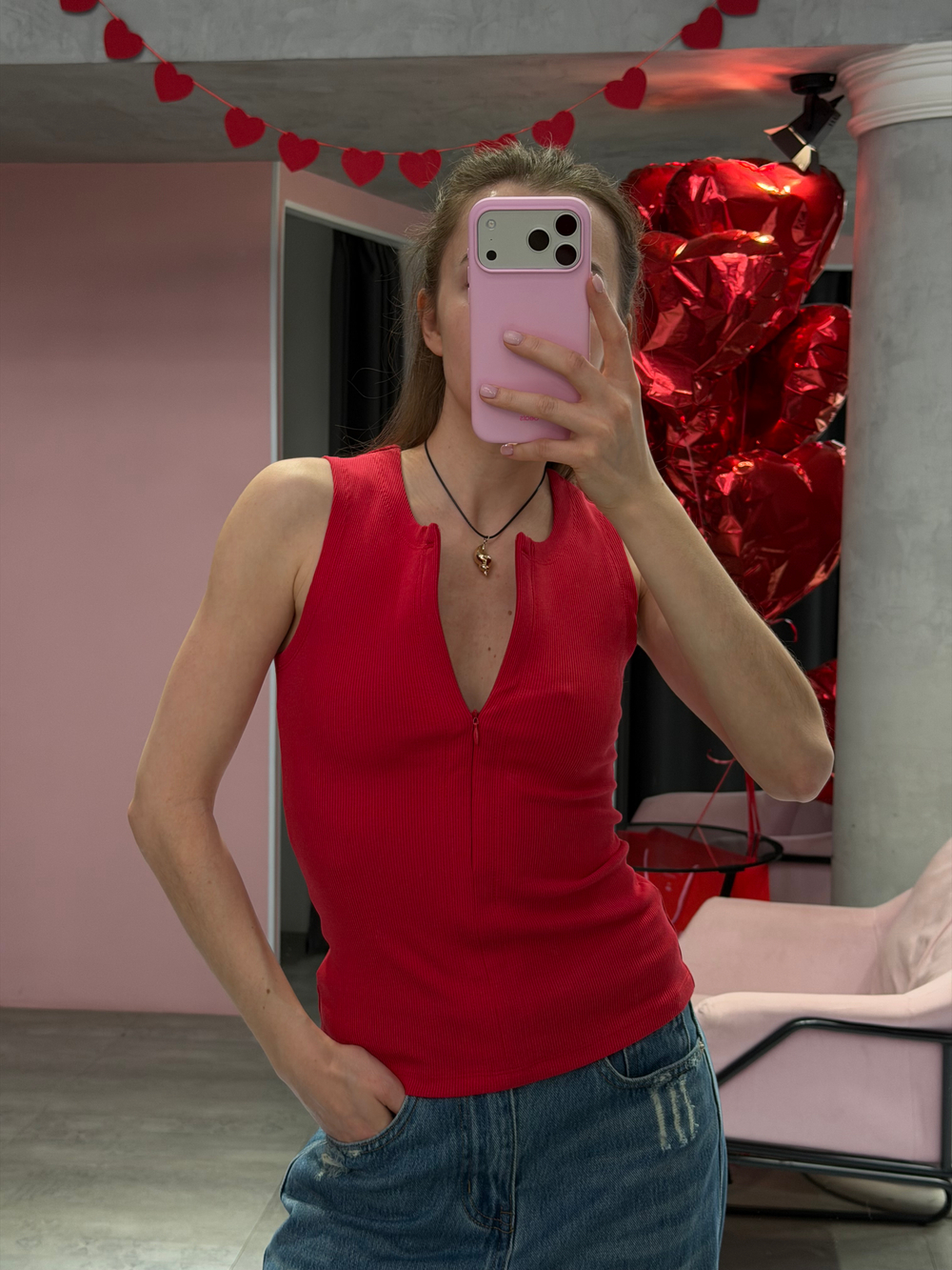 Топ на замке красный