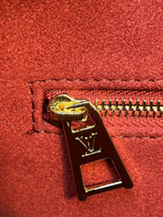 Черная сумка Louis Vuitton Onthego PM с узором монограм