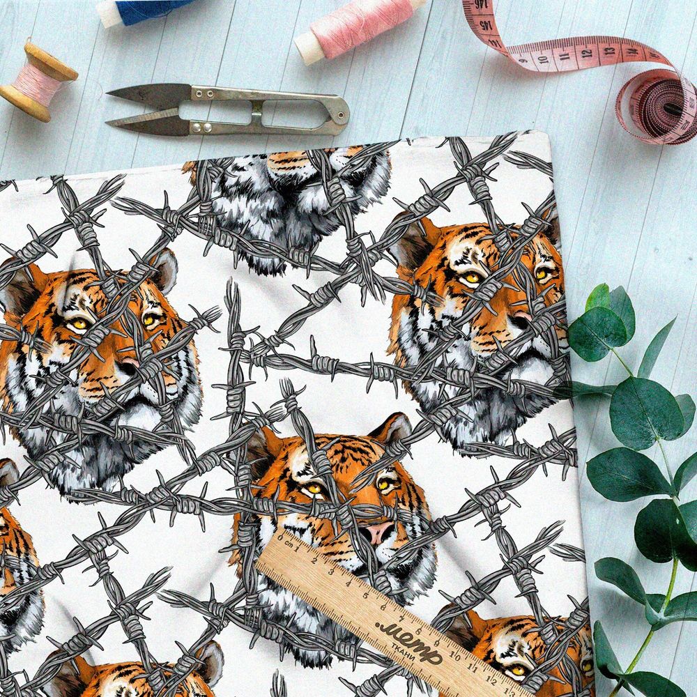 Ткань флис крупный тигр за колючей проволокой