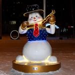Уличная фигура - новогодний "Снеговик со скрипкой"