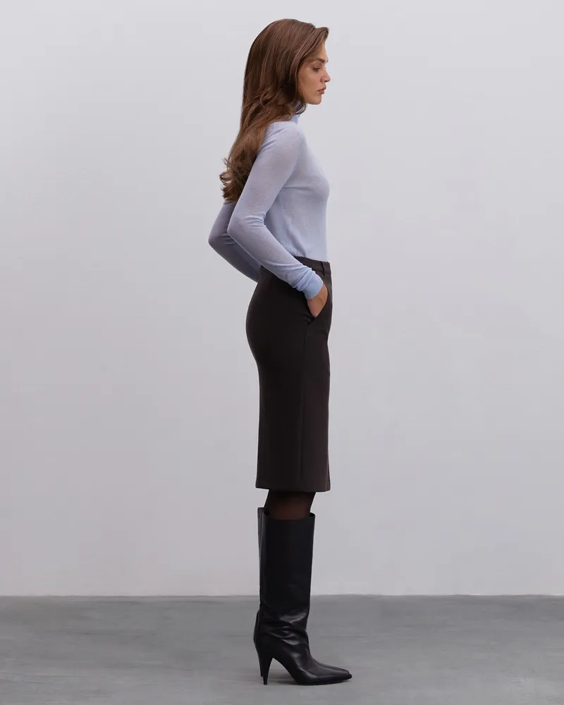 Коричневая прямая юбка миди с разрезом