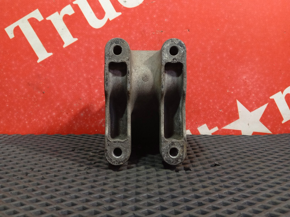 Подушка двигателя передняя