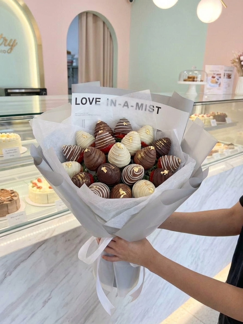 ФУД БУКЕТ Цвет: прозрачная матовая пленка + серая пленка + тишью