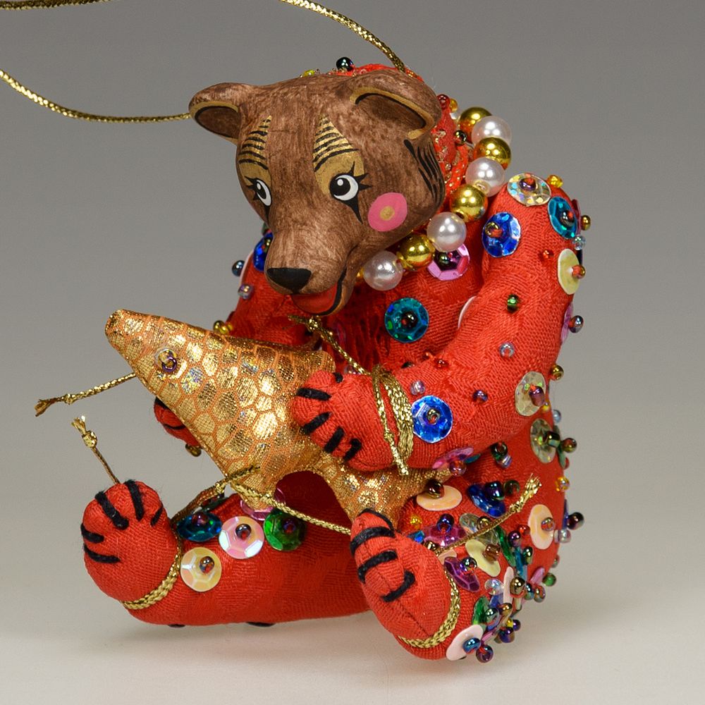 Ёлочная игрушка Медвежонок бисерный с рыбой