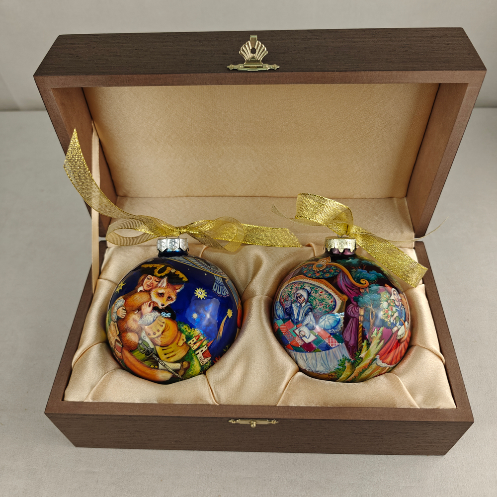Набор новогодних шаров с ручной росписью "Маленький принц" и "Красная шапочка" в футляре