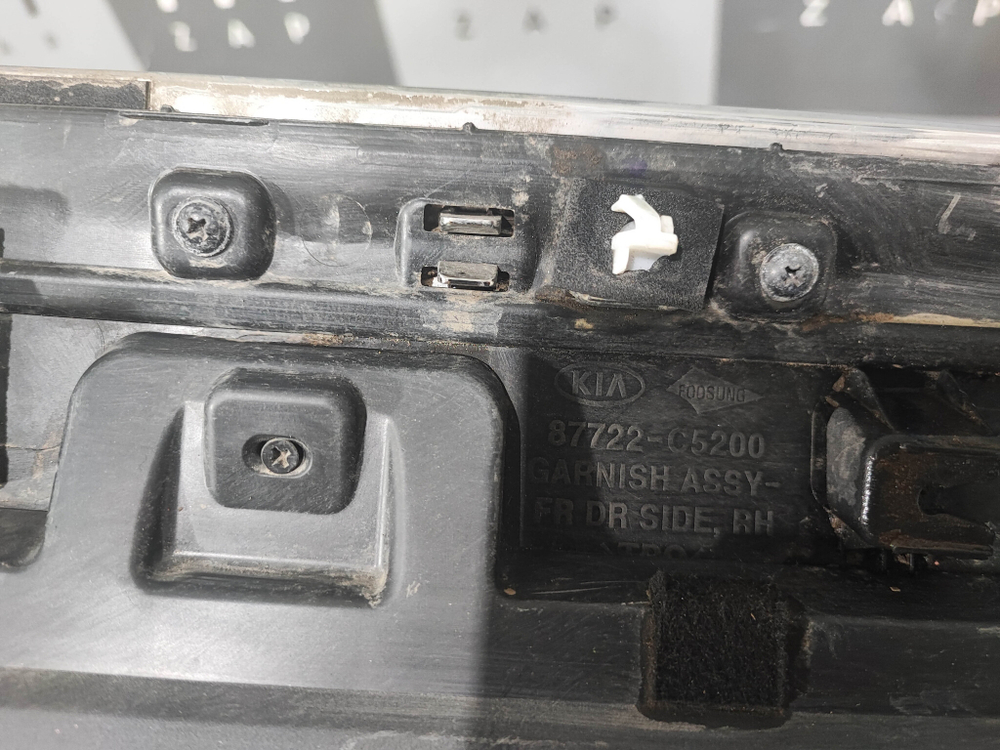 Накладка двери передней правой Kia Sorento 3 Prime (UM) 14-20 Б/У Оригинал 87722c5200