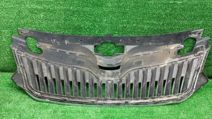 Решетка радиатора Skoda Rapid 1 (2012-2020)