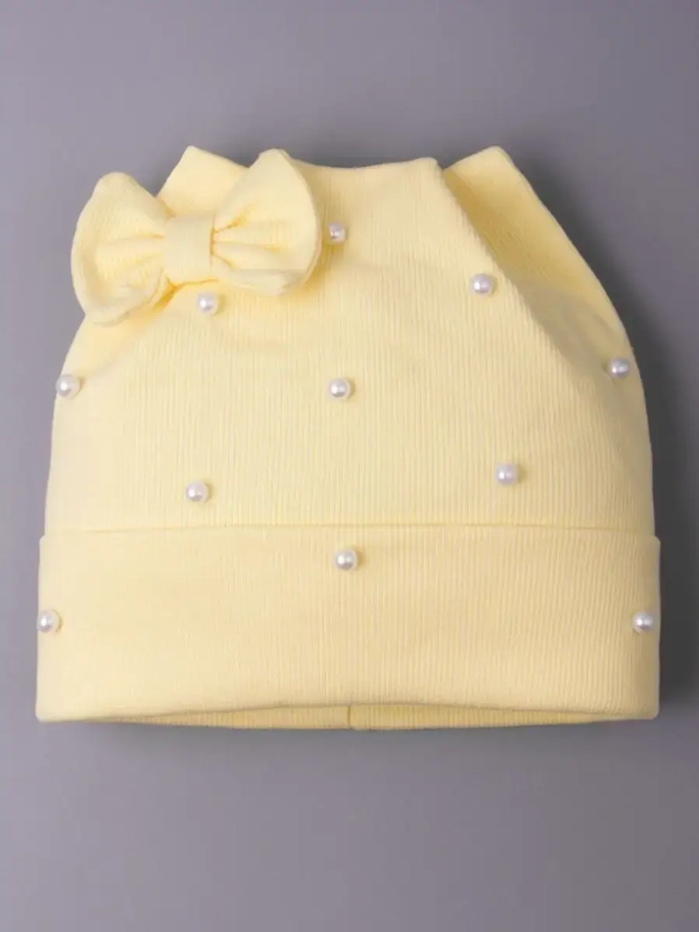 Шапка для девочки осенняя с бусинами