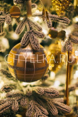 Комплект: Елка Тайла заснеженная с гирляндой, декор Императрица