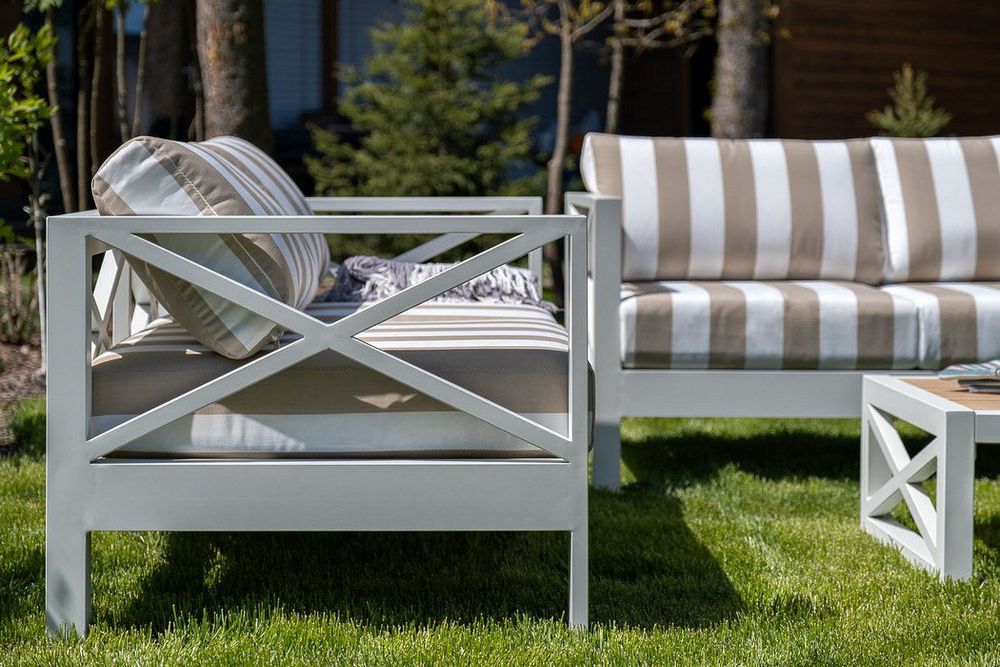 MIA, диванная группа L