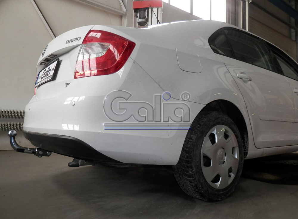 Фаркоп оцинкованный Galia S104C для Skoda Rapid лифтбек/универсал 2013-, SEAT Toledo седан 2013-(паспорт и сертификат в комплекте)(без электрики)