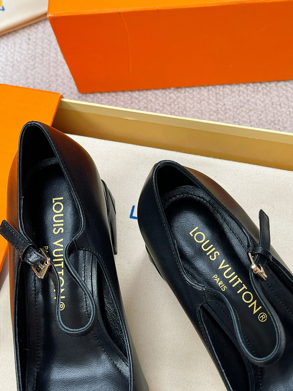 Louis Vuitton Shake Pump