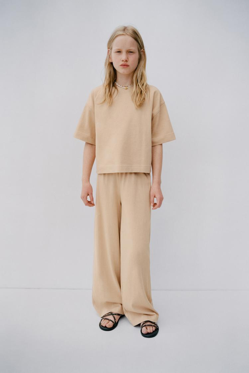 ZARA ОДНОТОННАЯ ФУТБОЛКА HEAVY WEIGHT, МЯГКИЙ КАШТАНОВЫЙ