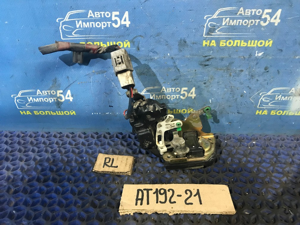 Замок двери задней левой TOYOTA CARINA 1994