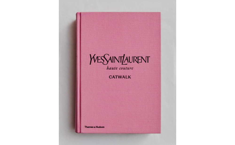 Yves Saint Laurent Catwalk. Полная коллекция подиумных образов (на английском языке)