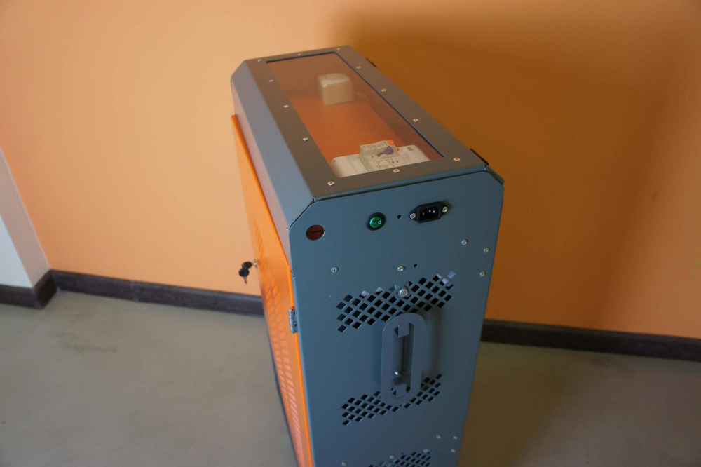 Тележка c розетками для зарядки 30 планшетов