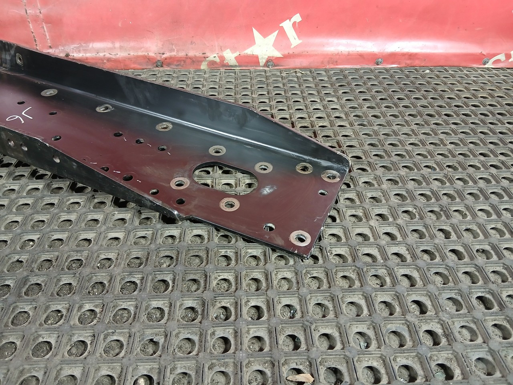 Ребро жесткости рамы левое